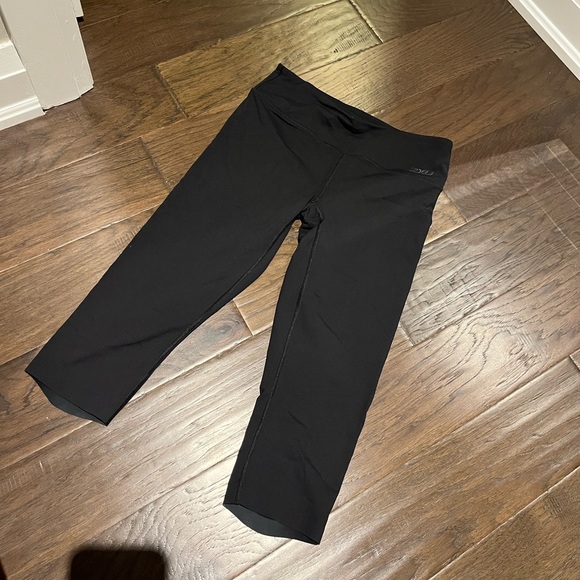 Columbia hiking pant AND 2Xu cropped leggings - Picture 7 of 8